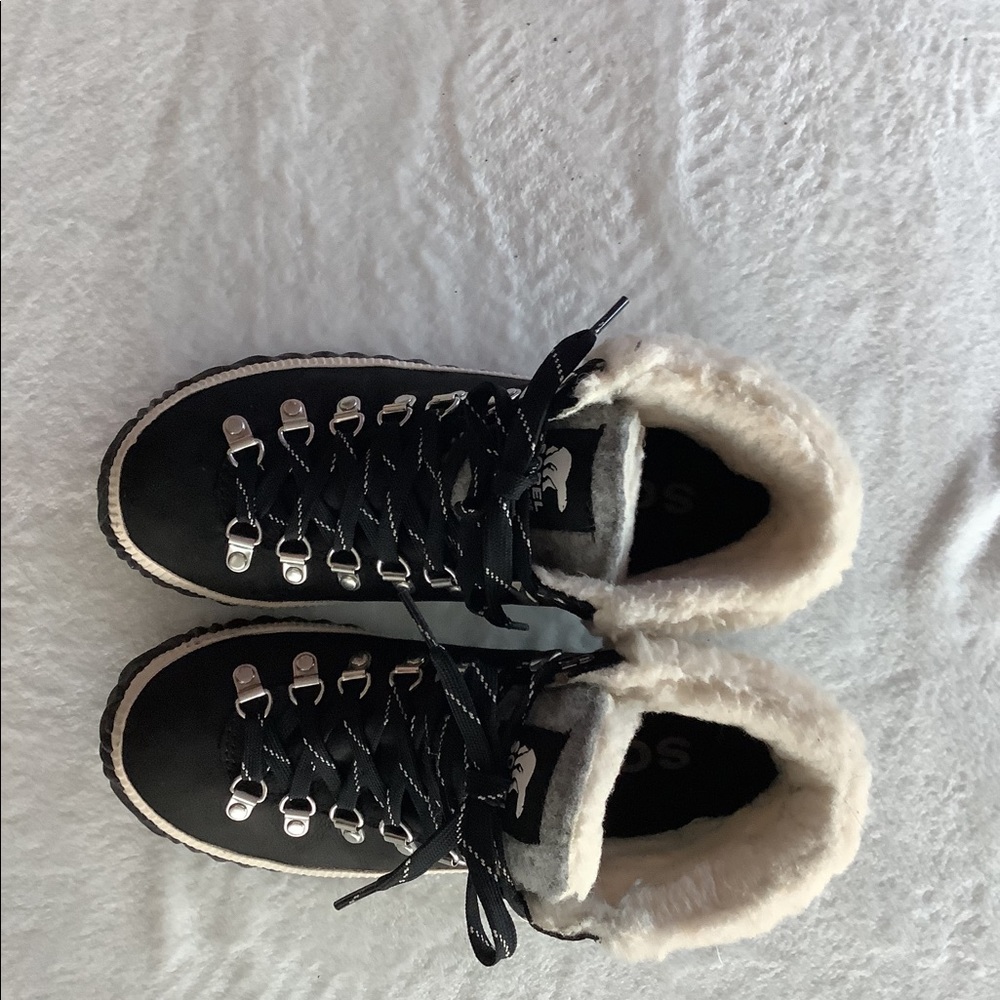 Sorel conquest bootie.  Black waterproof Sherpa